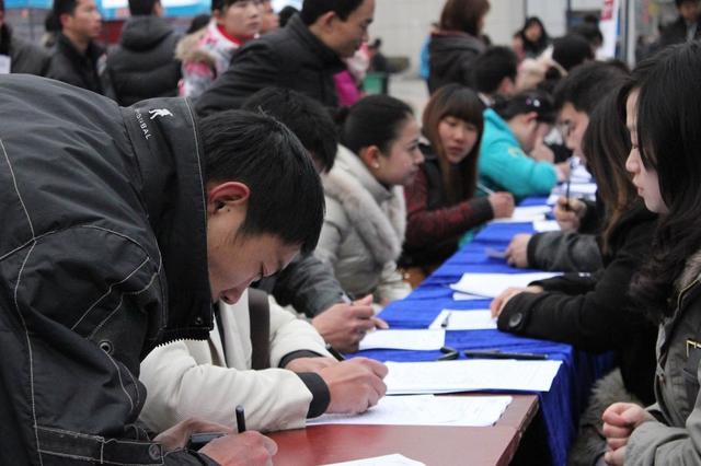 开发商可以直接与村委会签订征地协议吗？签的协议有法律效力吗？