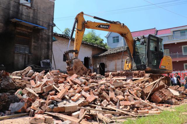 一查违建就拆房，“违建必拆”这合理合法吗？于百姓有利吗？