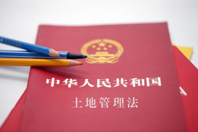 农村外嫁女，拆迁时享受的政策比不上其他村民待遇，合理吗？
