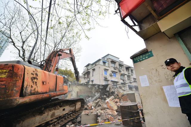 房屋被认定违建后，就只能等着被拆掉吗？律师教你分三步拿回补偿