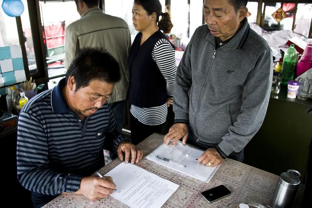 拆迁户注意！拆迁方拿走补偿协议原件，不一定是去盖章了