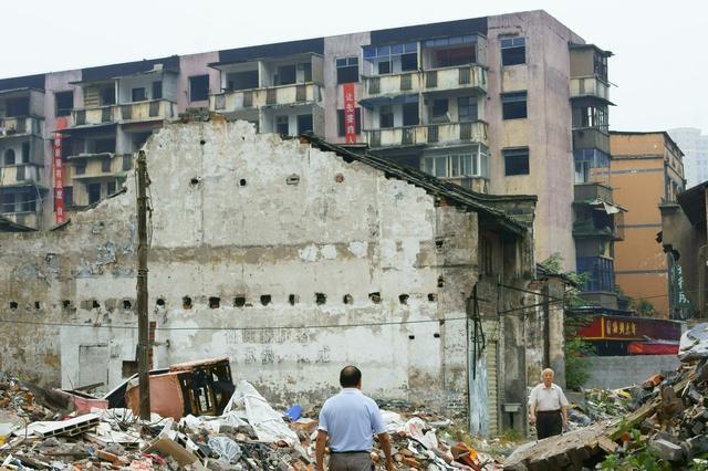 一查违建就拆房，“违建必拆”这合理合法吗？于百姓有利吗？
