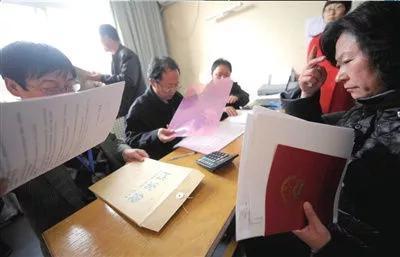 拆迁协议签完字，原件被拿走修改怎么办？
