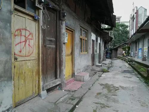 神操作，正常房屋拆迁时被认定为危房，补偿低到令人怀疑