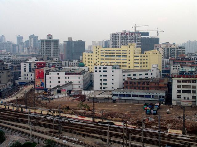 周边搭建铁路、公路，房屋距离多少距离需要拆除？补偿怎么算？
