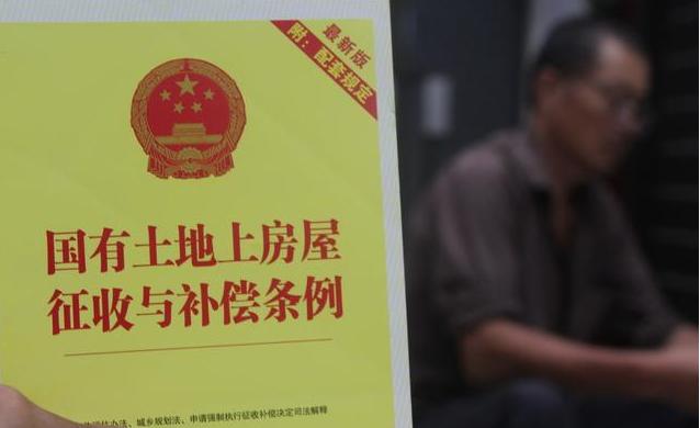 被征收人拒绝签拆迁协议，征收方竟自行作出补偿决定