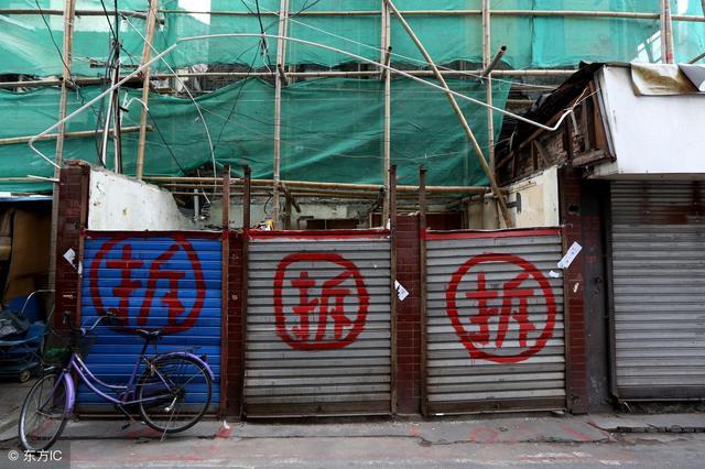 针对违法建筑，平时无作为，一拆迁就打击，这是滥用职权