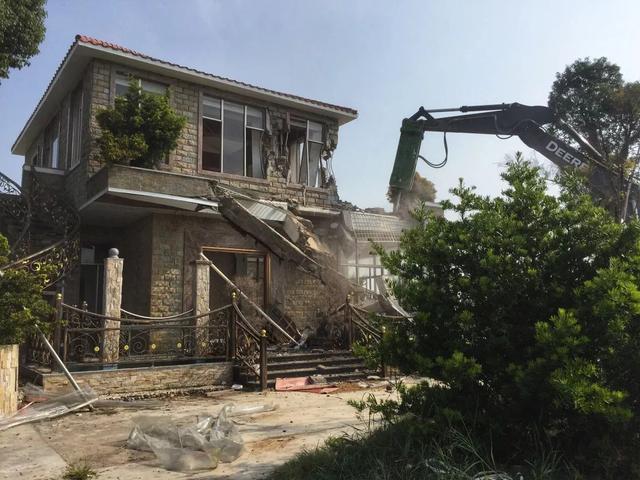 青岛涵碧楼41栋大产权别墅被拆除，业主安置问题没谈好？