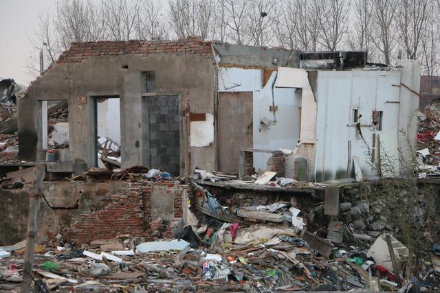 房屋涉违建遭强拆，拆得对不对，该不该补偿，弄清五个问题是关键