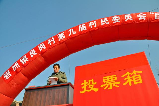 土地征收补偿款打给村委会，村委会却不下发，合法吗？