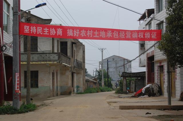 农村征地后，长期闲置合理吗？农民可以申请要回土地吗？