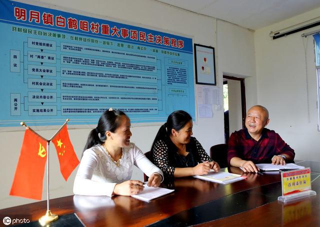 委会对外签订土地承包合同合法吗？是否有效？