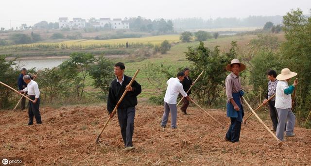 不是村中常住人口，能正常享受征地补偿吗？