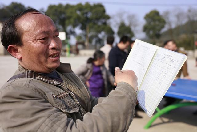 农民的土地被征收，补偿款却都打到了村委会，合法吗？