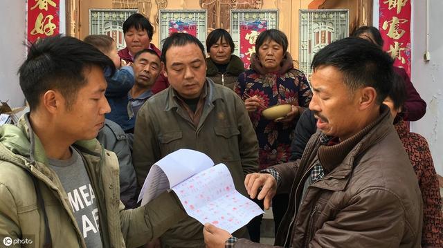 委会对外签订土地承包合同合法吗？是否有效？