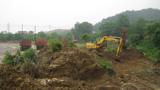 当地毁坏麦苗，占用耕地，河道拓宽工程，却说成征地？