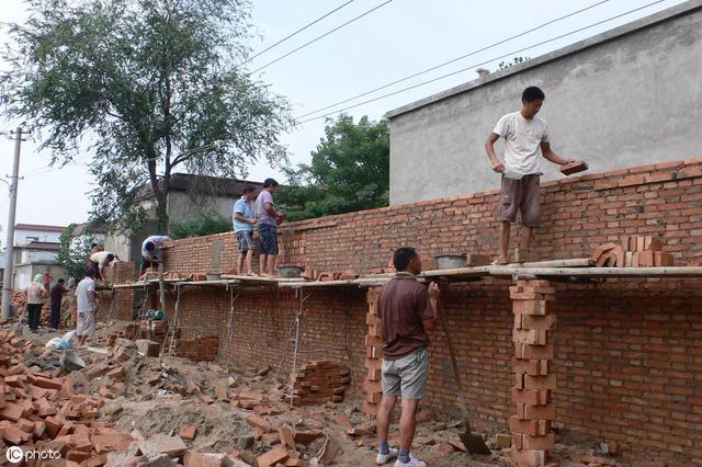农村宅基地“一户一宅”政策，那人口多住不下，可以再建房吗？