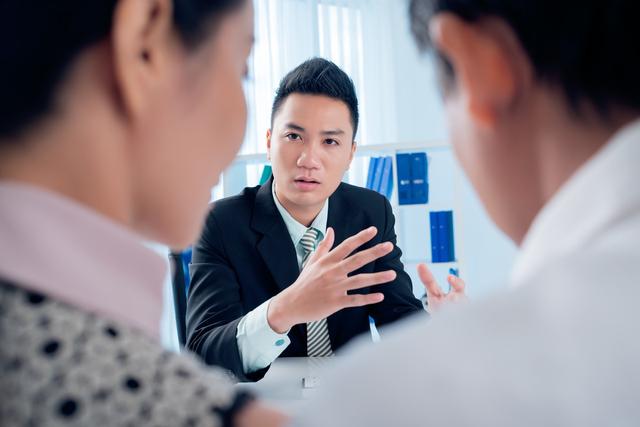 房屋拆迁补偿不合理，如果找律师要花多少钱？
