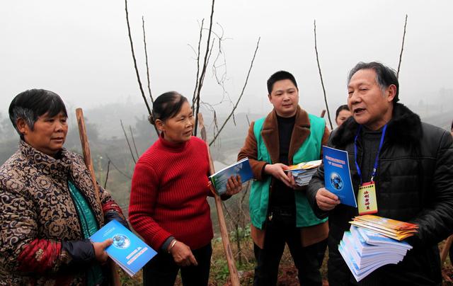 行政机关制定的征地补偿方案，农民有表态和拒绝的权利吗？