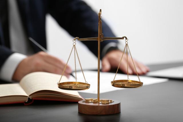 拆迁以拆迁户生活水平不降低为前提，但补偿还是不合理怎么办？