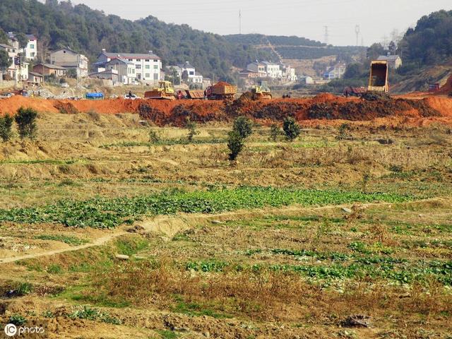 村集体土地转化为国有土地，村民都必须签字吗？不同意能不签吗？