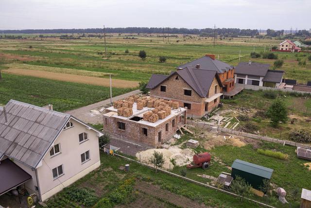 耕地上的房屋都算做违建吗？律师：满足这些条件的不算！