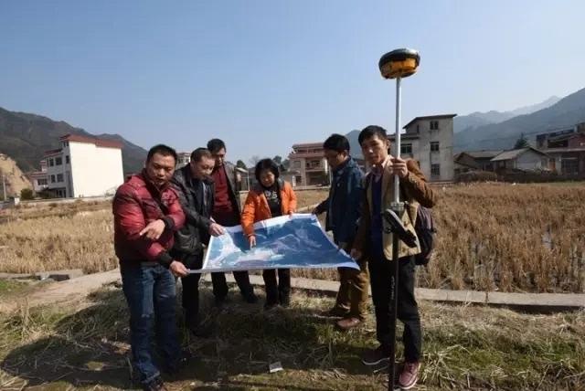 村委会没把征地补偿款发到村民手里？作为村民你可以这样做