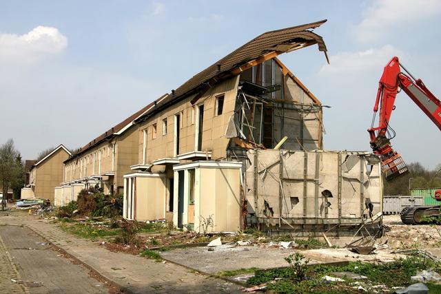 买了农村宅基地的房屋遇到拆迁，有补偿吗？补偿款如何分配？