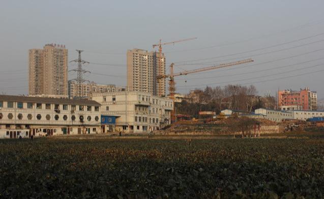 城中村合资建了300平的房子，遇到拆迁该怎么补偿？