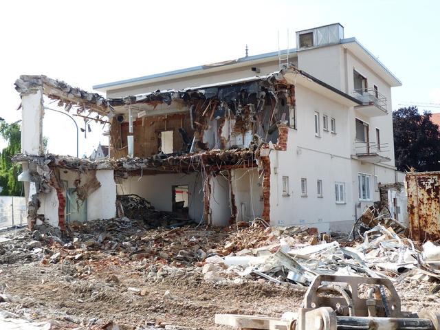 “违建”满两年没有被处罚就能成了合法建筑了？是这么回事吗？
