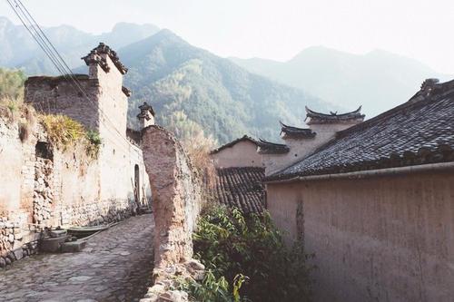 房屋未被认定为违法建筑的，权利人提起的补偿诉讼