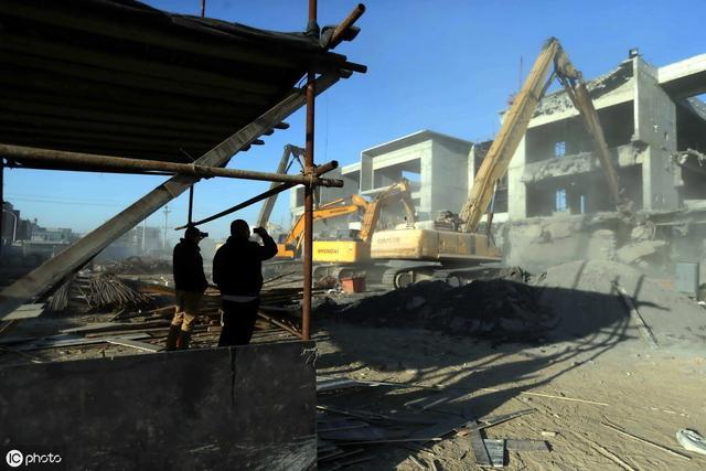 什么是违章建筑，不就是为了压低百姓补偿款，被认定违章建筑吗