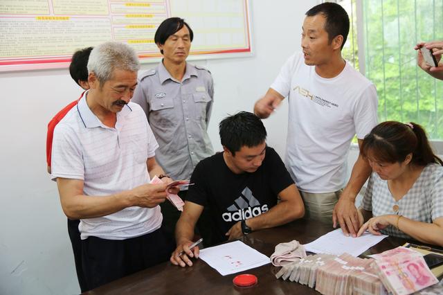高额的搬迁奖励金让人心动，但“心动”的背后多数是“陷阱”