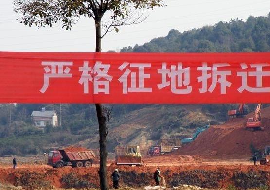 拆迁需守法，拆迁户的权利不可侵犯，拆迁户的生活水平要予以保障