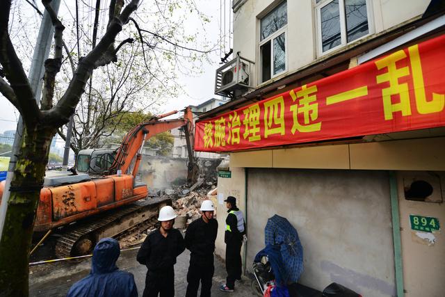 违章建筑什么条件下可以强制拆除呢？