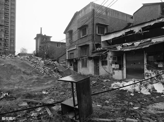 征拆过程中无证房屋按“违建”拆除，“以违促拆”才是背后真相？