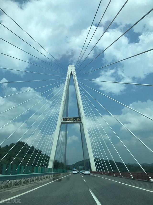安顺市公交车坠湖，这场悲剧其背后原因竟是因一场拆迁闹剧引发