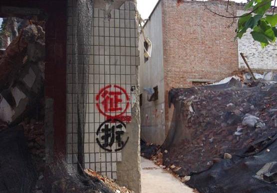 新《土地管理法》规范拆迁：征收若达不到6点标准，农民有权拒签