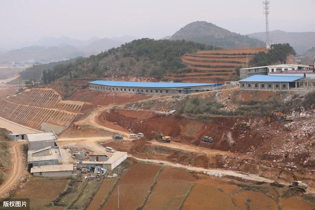 养殖场拆迁应得到合理的补偿，避免因拆迁而带来严重的经济损失