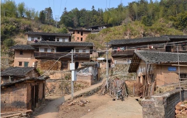 农村土地面临“四大现实”问题，每个村都有，你们村这情况严重吗