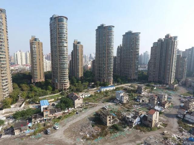 要价3000万！钉子户阻地铁施工被强拆！法院有权对其强拆吗？