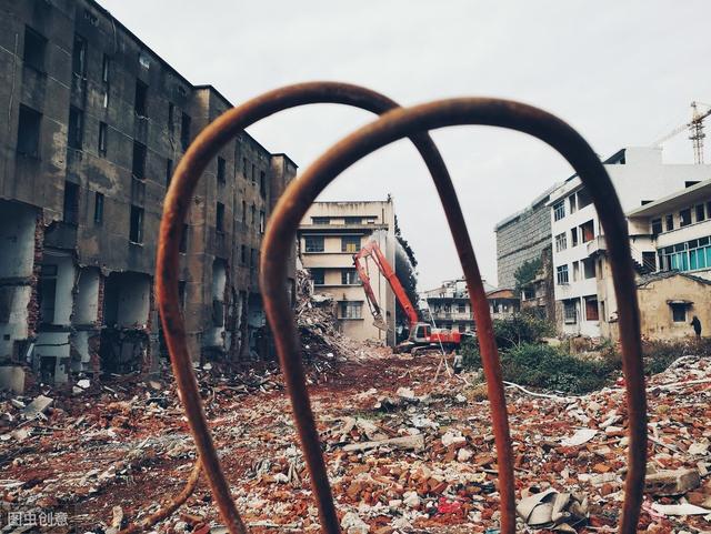 违法强拆该如何赔偿：不应低于赔偿时改建地段房屋的市场价值