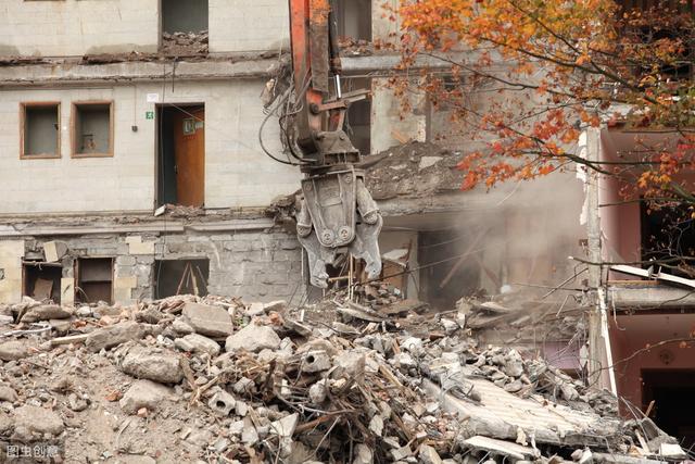 违法强拆该如何赔偿：不应低于赔偿时改建地段房屋的市场价值