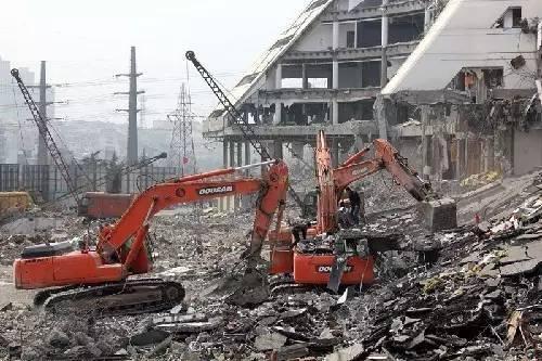 违建不是想拆就拆，非法拆须承担法律责任，别对六项原则视而不见