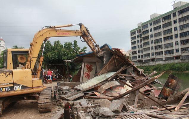 2020年有8类违法建筑，不能一刀切不补偿就拆除，违法强拆要担责