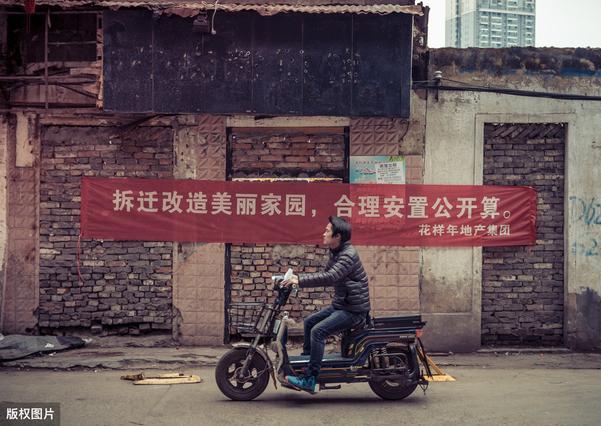 拆迁规定必须“先补偿后搬迁”，补偿款偏低就维权，该拒签要拒签